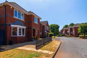Exterior - WhiskAwayHomes Pirie Avenue No. 2 (Worcestershire)