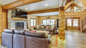 House (6 Bedrooms) | Interior