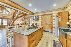 House (6 Bedrooms) | Interior