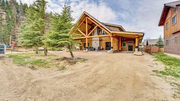 House (6 Bedrooms) | Interior