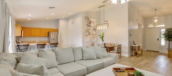 Spacious & Fenced Yard: Relaxing Home in Surprise