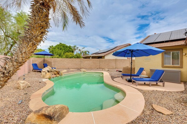 Spacious & Fenced Yard: Relaxing Home In Surprise - Glendale, AZ