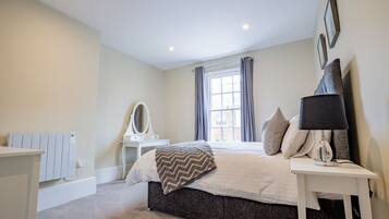 2 bedrooms, iron/ironing board, free WiFi