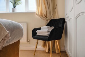 4 bedrooms, desk, iron/ironing board, free WiFi