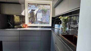 Ferienhaus, 5 Schlafzimmer, Balkon, Gartenblick | Innenbereich