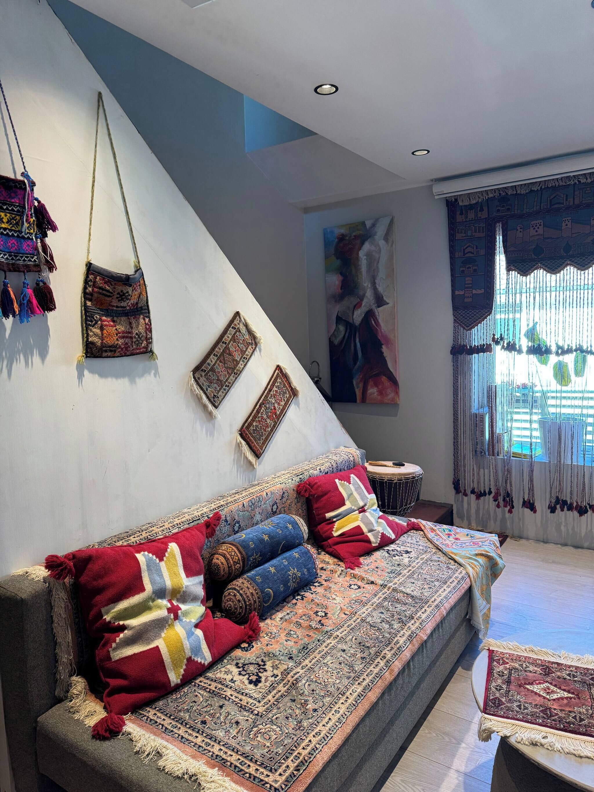 Hus, 5 soverom, balkong, hageutsikt | Oppholdsområde | Bøker