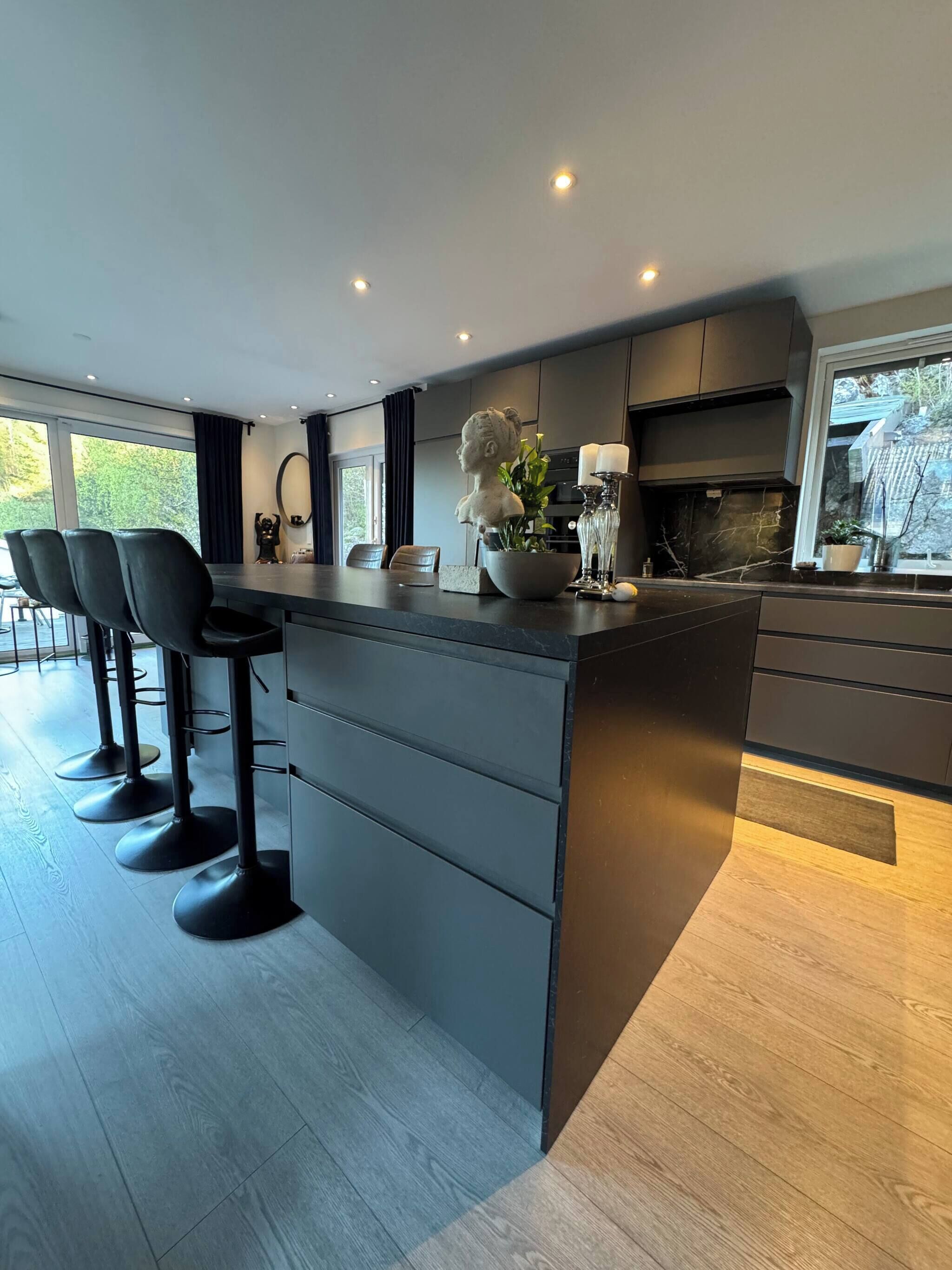 Hus, 5 soverom, balkong, hageutsikt | Innvendig