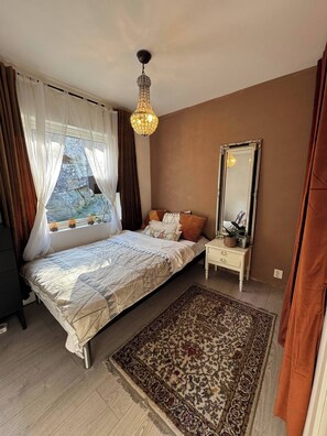 5 bedrooms