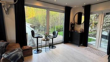 Hus, 5 soverom, balkong, hageutsikt | Innvendig