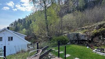 House, 5 Bedrooms, Balcony, Garden View | Terrace/patio