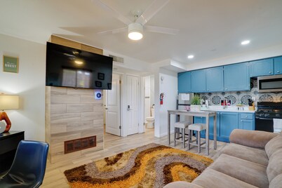 < 1 Mi to University Medical Center: El Paso Apt