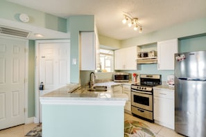 Apartment (1 Bedroom) | Interior - Walk to Beach: 1st-floor Unit w/ Pool in Melbourne (Indialantic)