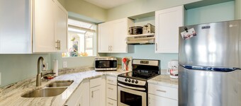 Walk to Beach: 1st-floor Unit w/ Pool in Melbourne