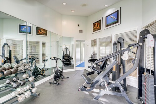 Walk to Beach: 1st-floor Unit w/ Pool in Melbourne