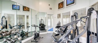 Walk to Beach: 1st-floor Unit w/ Pool in Melbourne