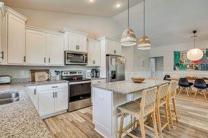 House (4 Bedrooms) | Interior