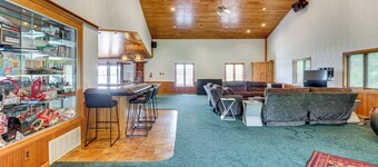 Lakefront Home on 17 Acres: 9 Mi to Dtwn Brainerd!