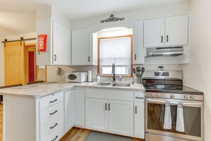 House (2 Bedrooms) | Interior