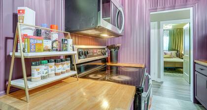 Fenced-in Yard: Home 7 Mi to Shenandoah Nat'l Park