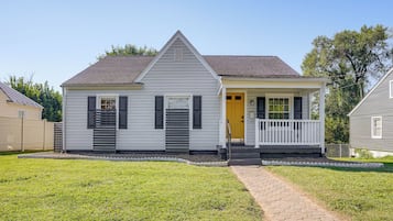 House (4 Bedrooms) | Front of property