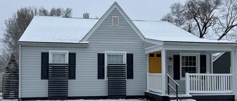 House (4 Bedrooms) | Front of property