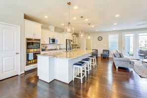 Apartment (3 Bedrooms) | Interior - Spacious Townhome 2 Mi to Bethany Beach Boardwalk (Frankford)