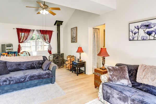 House (2 Bedrooms) | Interior