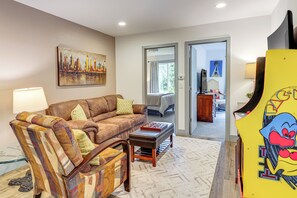 House (4 Bedrooms) | Interior - Amazing Outdoor Space! Everett Escape w/ Hot Tub (Everett)