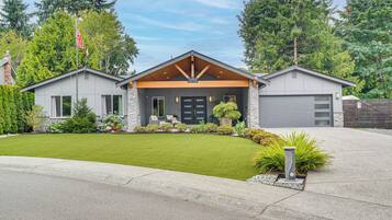 House (4 Bedrooms) | Front of property