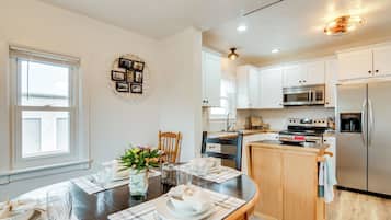 House (5 Bedrooms) | Interior