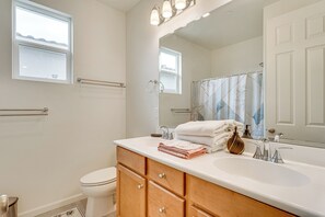 A modern bathroom with a large sink, vanity, and a mirror. - Newly Built Home w/ Patio: 4 Mi to Dtwn Hollister (Hollister)