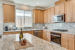 House (3 Bedrooms) | Interior - Newly Built Home w/ Patio: 4 Mi to Dtwn Hollister (Hollister)