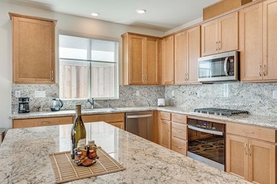 Newly Built Home w/ Patio: 4 Mi to Dtwn Hollister