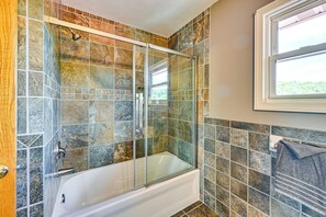 House (3 Bedrooms) | Interior - Rural & Private Dover Retreat: Close to Wineries! (Dover)