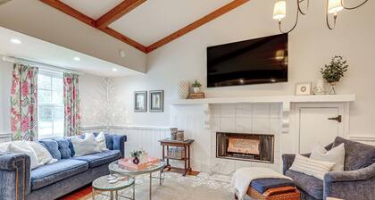 3 Mi to Beach: Pawleys Island Cottage