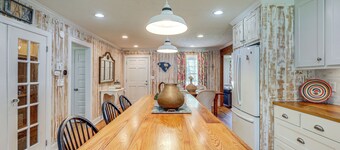 3 Mi to Beach: Pawleys Island Cottage