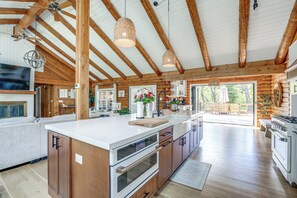 House (4 Bedrooms) | Interior