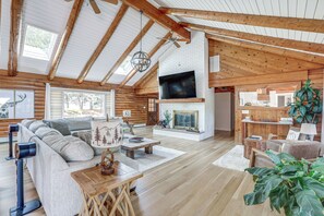 House (4 Bedrooms) | Front of property