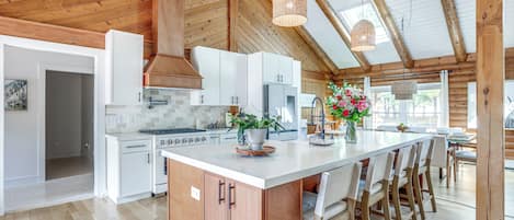 House (4 Bedrooms) | Interior