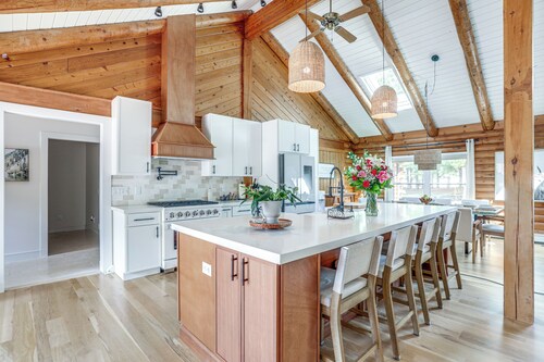 Deck, Sauna & Fire Pits: Upscale Belle Mead Cabin