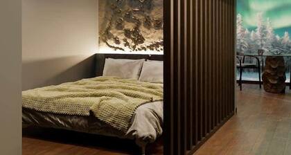 Arctic Lodge 3- sauna, glass roof & view of Lake Inari