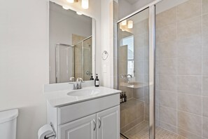 Gratis toiletartikler, håndklæder, Sæbe, Shampoo