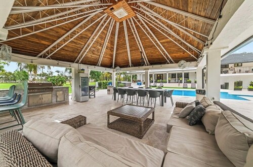 Miami modern farm. Kids and family friendly. soccer, pool, tennis, pickleball.