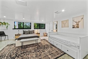 5 soveværelser, skrivebord, strygejern/strygebræt, weekendseng