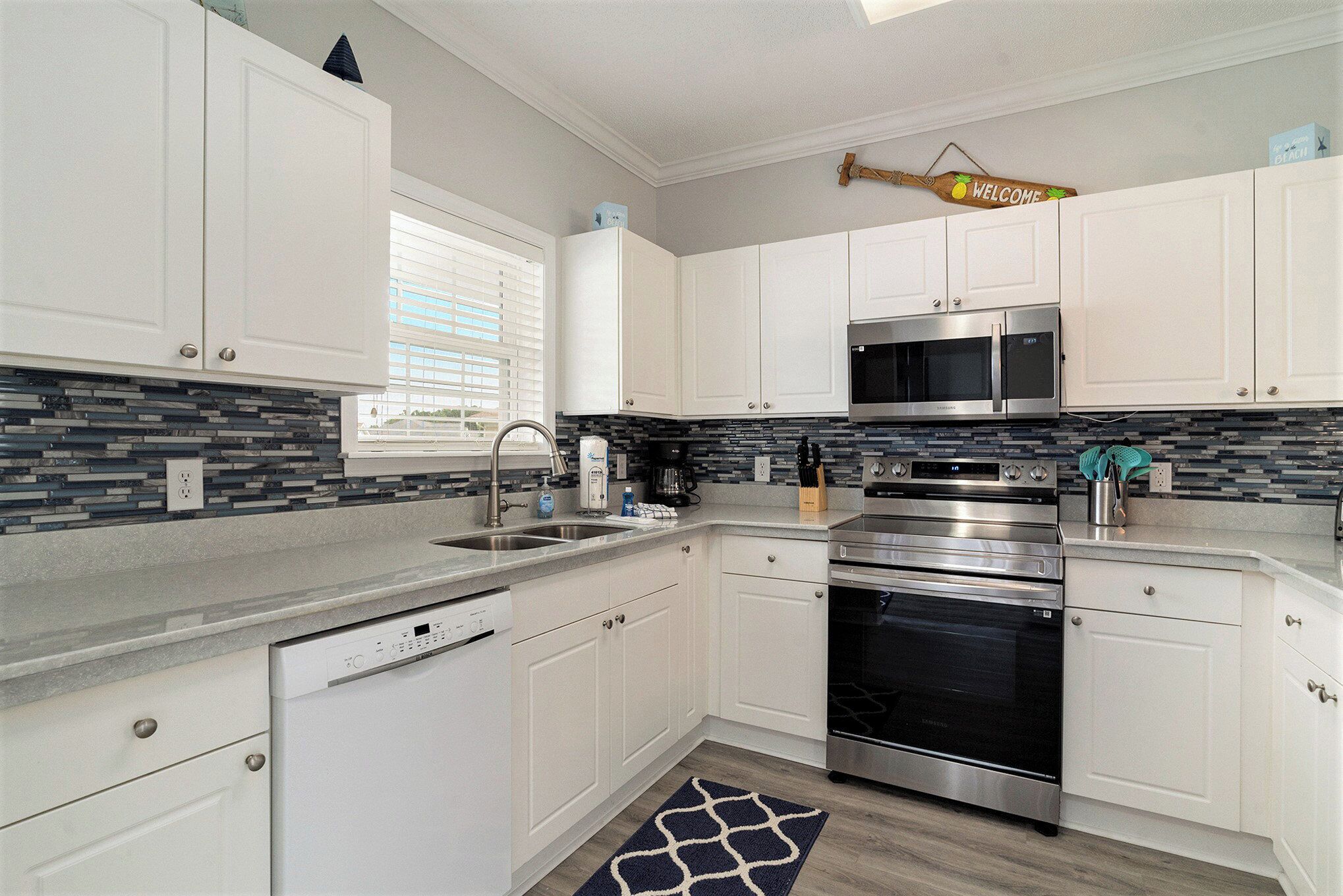 雪櫃、微波爐、焗爐、爐具