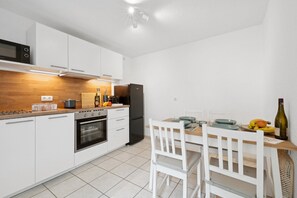 Fridge, microwave, oven, stovetop