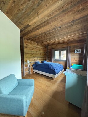 5 bedrooms, WiFi, bed sheets