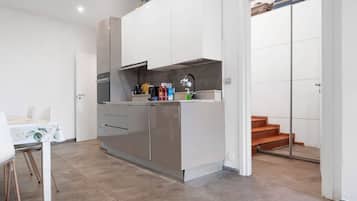 KĂŒhlschrank, Mikrowelle, Ofen, Herdplatte