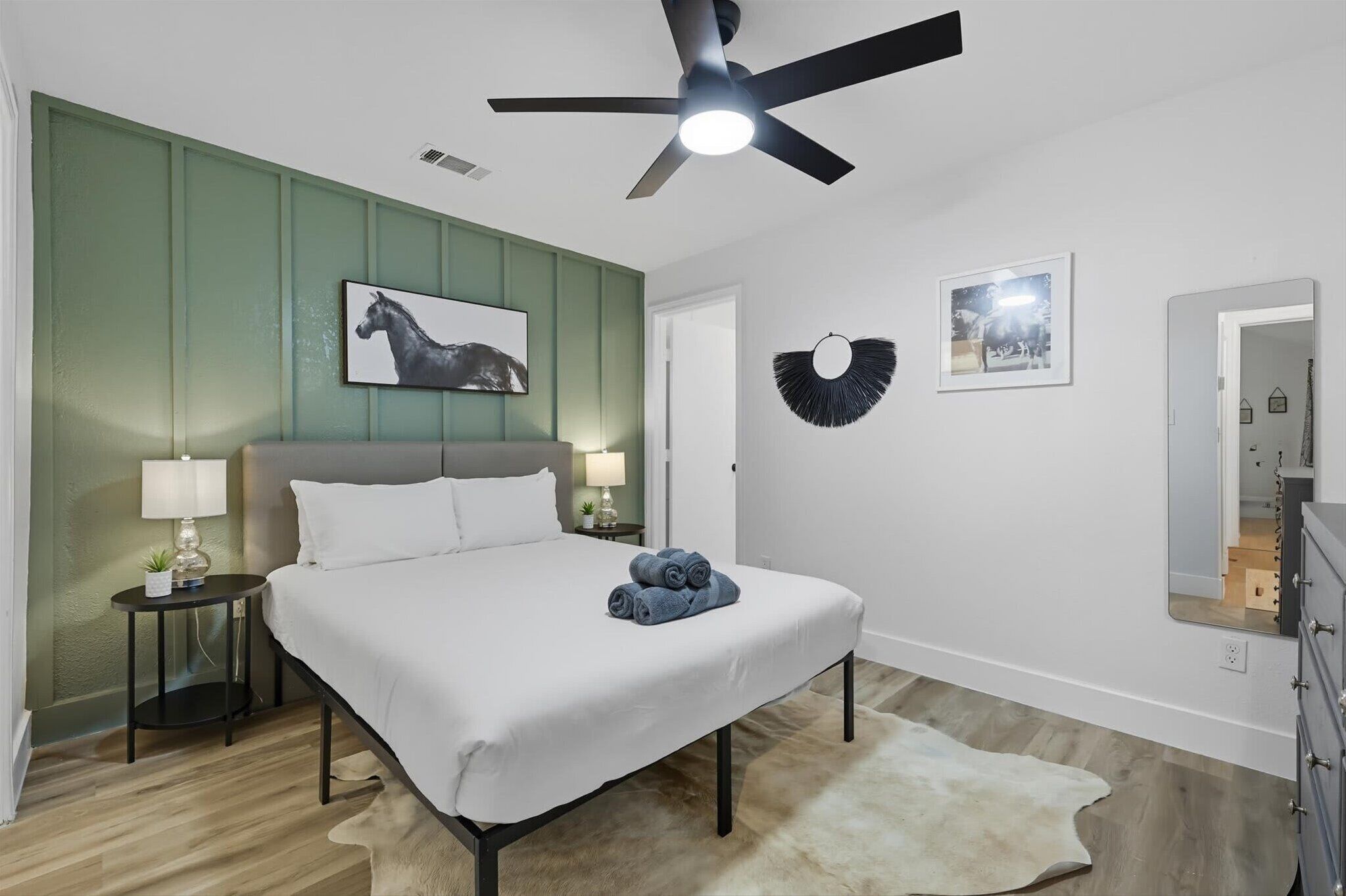 3 chambres, fer et planche à repasser, Wi-Fi, draps fournis