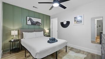 3 habitaciones, tabla de planchar con plancha, wifi y ropa de cama